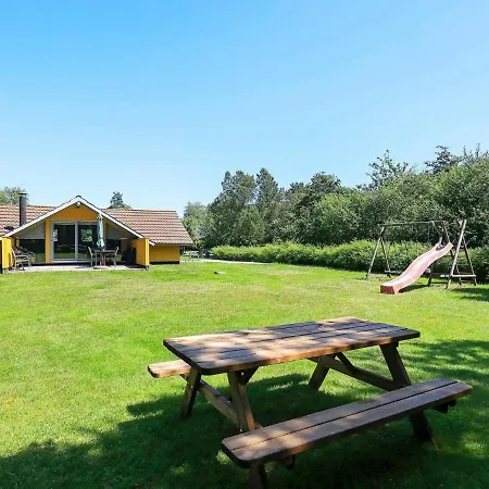 Three-bedroom Holiday In Rodby 33 * Kramnitse